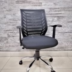 Кресло Barneo K-138 для персонала (черная ткань черная сетка) в Перми - perm.mebel24.online | фото