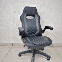 Кресло геймерское Barneo K-37 (черная кожа серые вставки) в Перми - perm.mebel24.online | фото 1